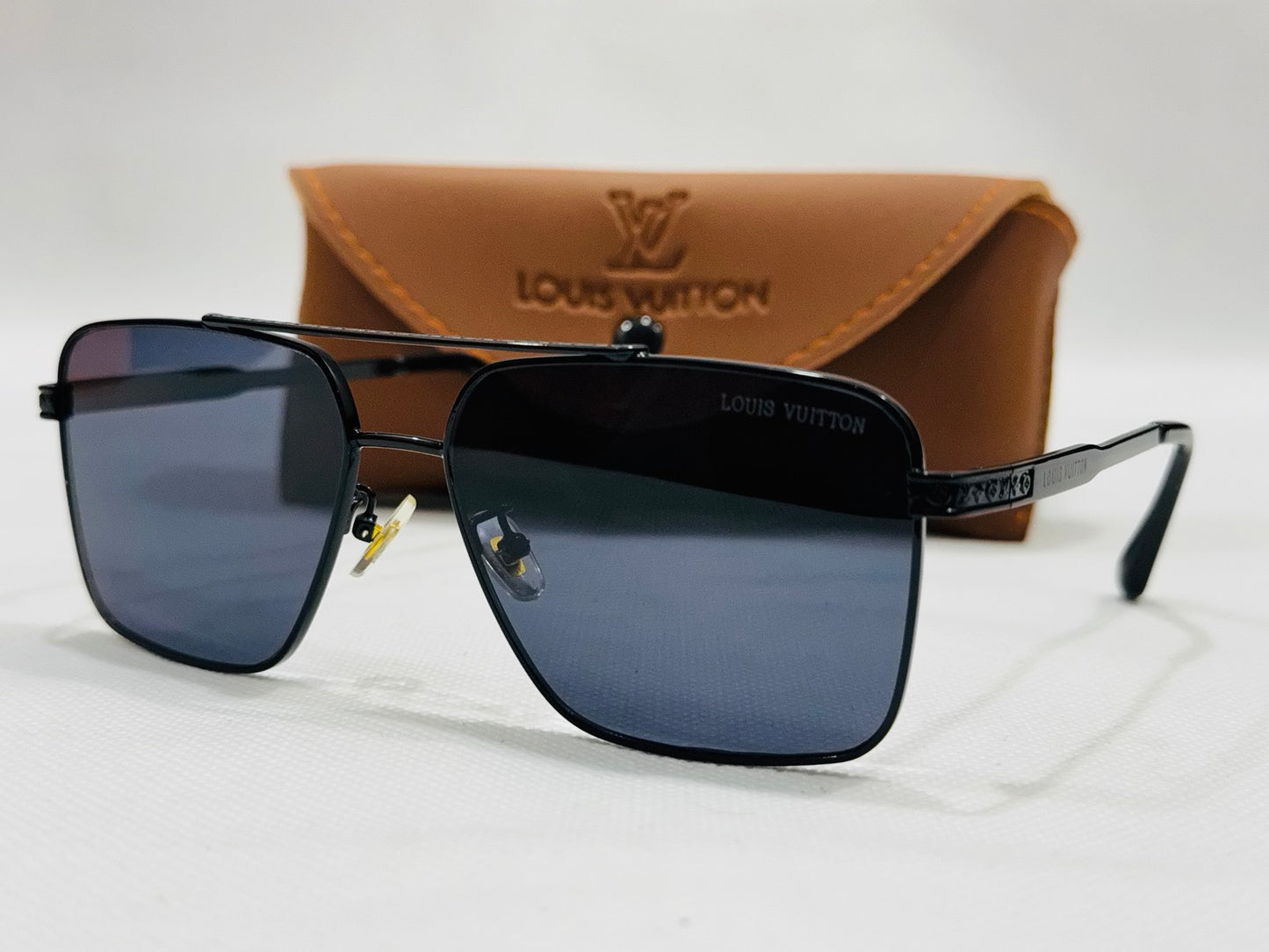 Louis Vuitton-23089– Double Bridge – Black –Sunglasses