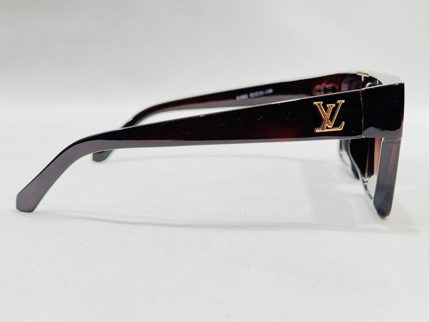 Louis Vuitton- 21062 – Red Gradient – Gold Brow – Sunglasses