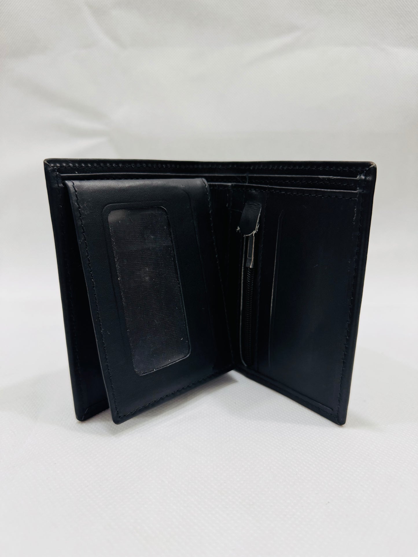 Classic Black Leather Wallet – Sleek & Timeless